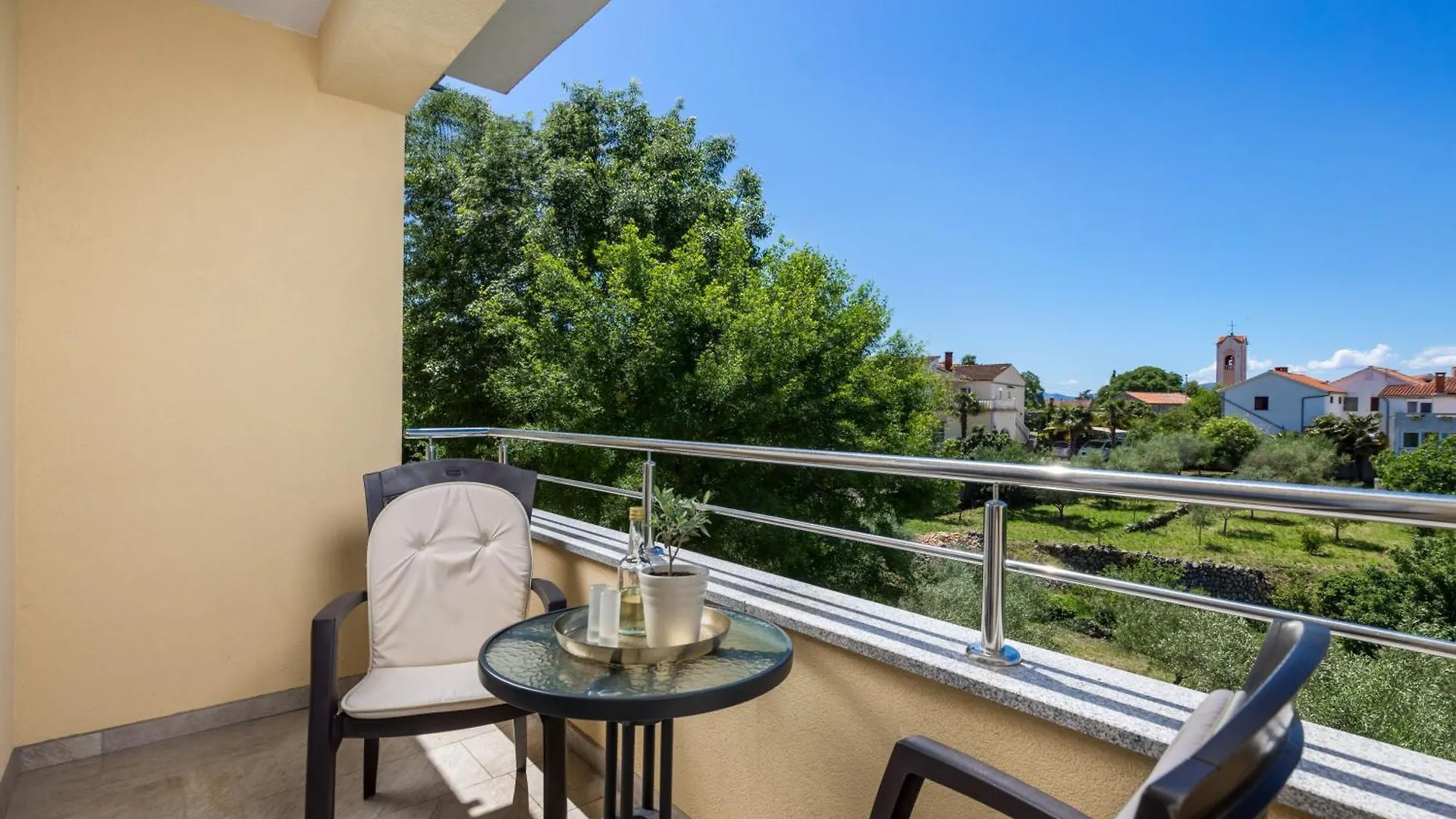 Apartment Mario By El-Pi Tours Malinska Kroatien